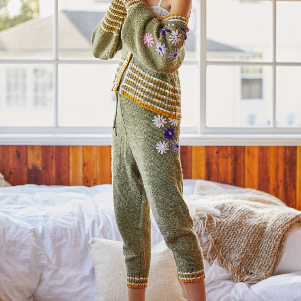 Anthropologie Raga Moss Green Floral Embroidered Sweater Joggers Size Medium